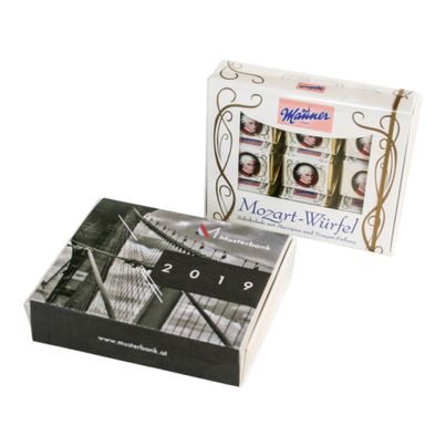 Personalisierte Manner Mozart-Würfel 118g mit Branding auf Kartonschuber