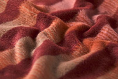 Kuscheldecke Farbverlauf Farbe Bordeaux 200x150cm von David Fussenegger online bestellen