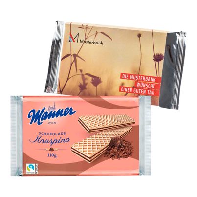 Personalisierte Manner Knuspino Schokolade Waffeln 110g mit Branding auf Kartonschuber